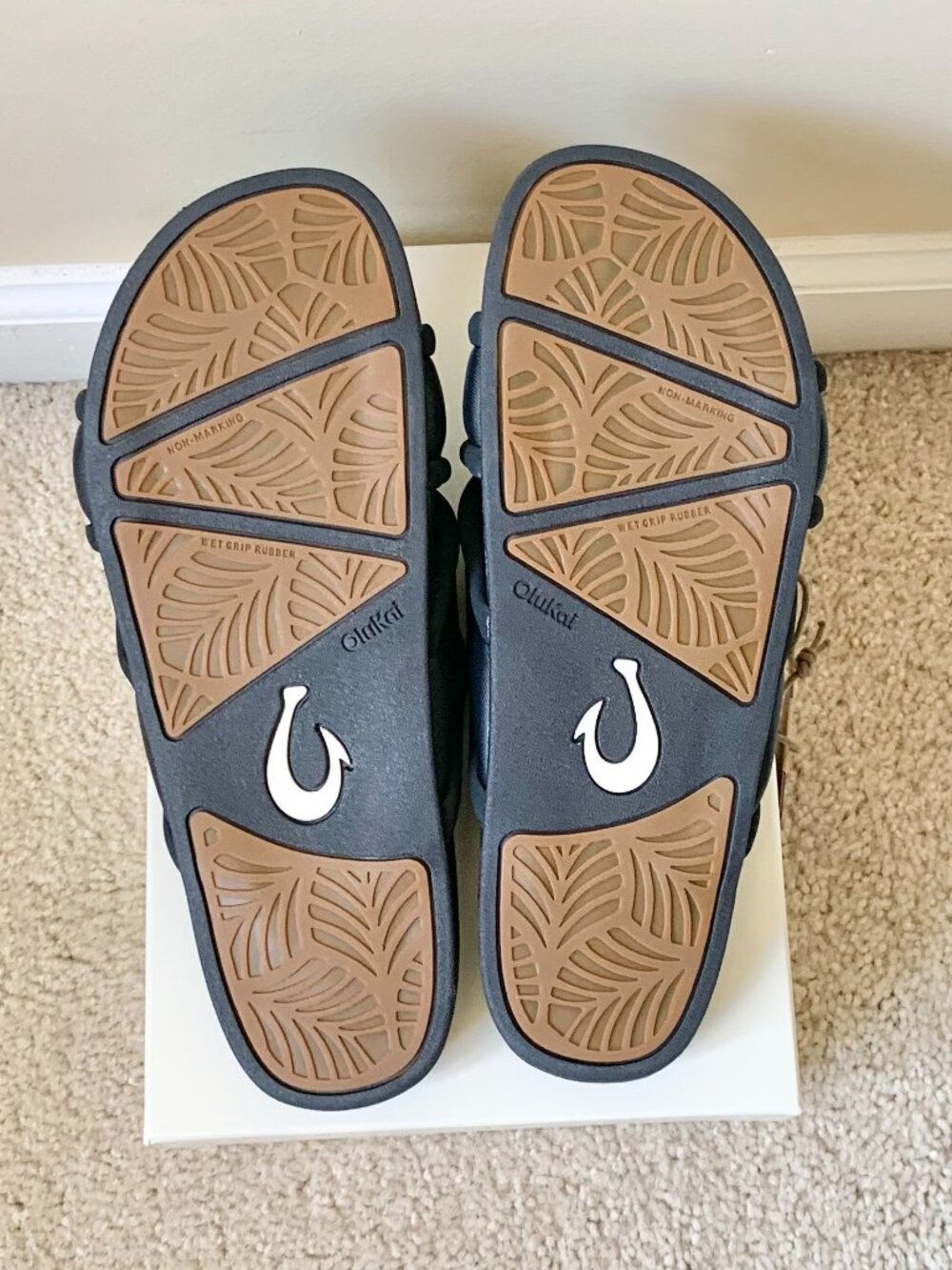NWT Olukai Ani Black Water Resistant Crisscross Slide Sandals, Size 9 - Picture 9 of 11
